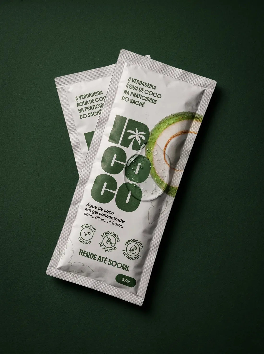绿色背景上的两袋 IDCoco